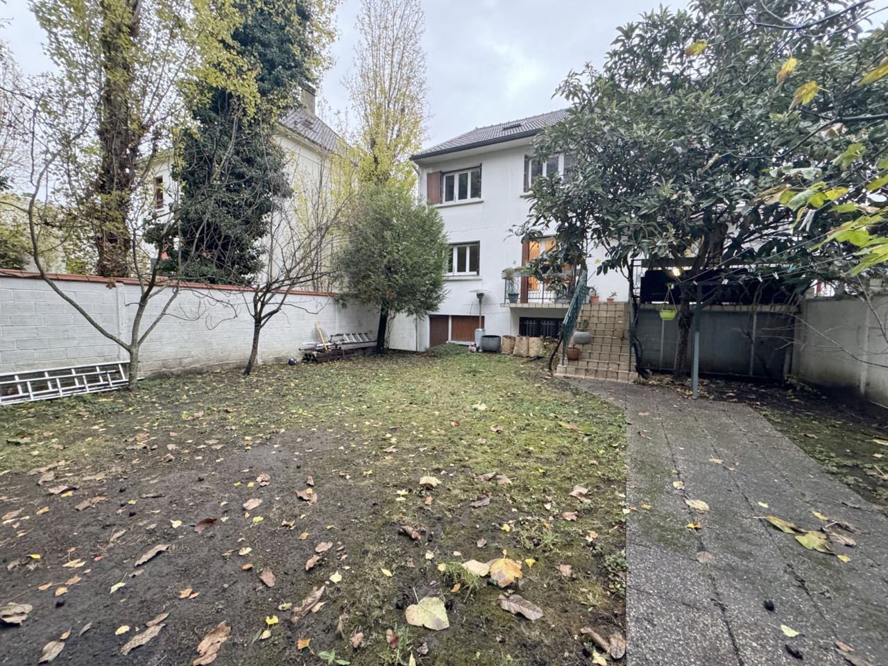 Maison 222 m² divisée en 4 logements indépendants à Drancy