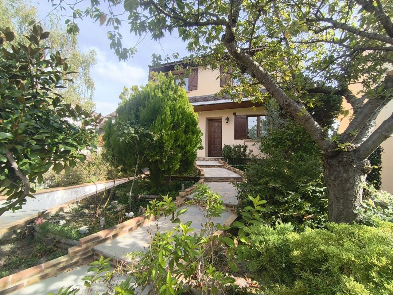 AULNAY SOUS BOIS - NONNEVILLE - MAISON 120m² - TERRAIN 422m² - SANS-VIS-A-VIS à Aulnay-sous-Bois